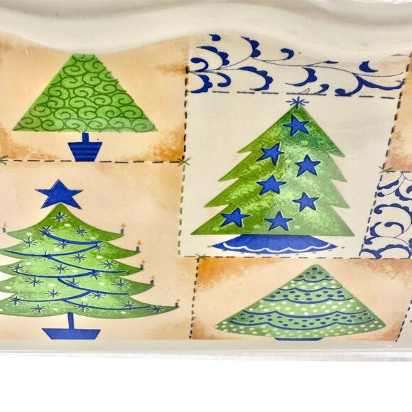 Christmas Tree Ceramic Baking Dish Scalloped Edges Festive Pattern - Picture 2 of 8